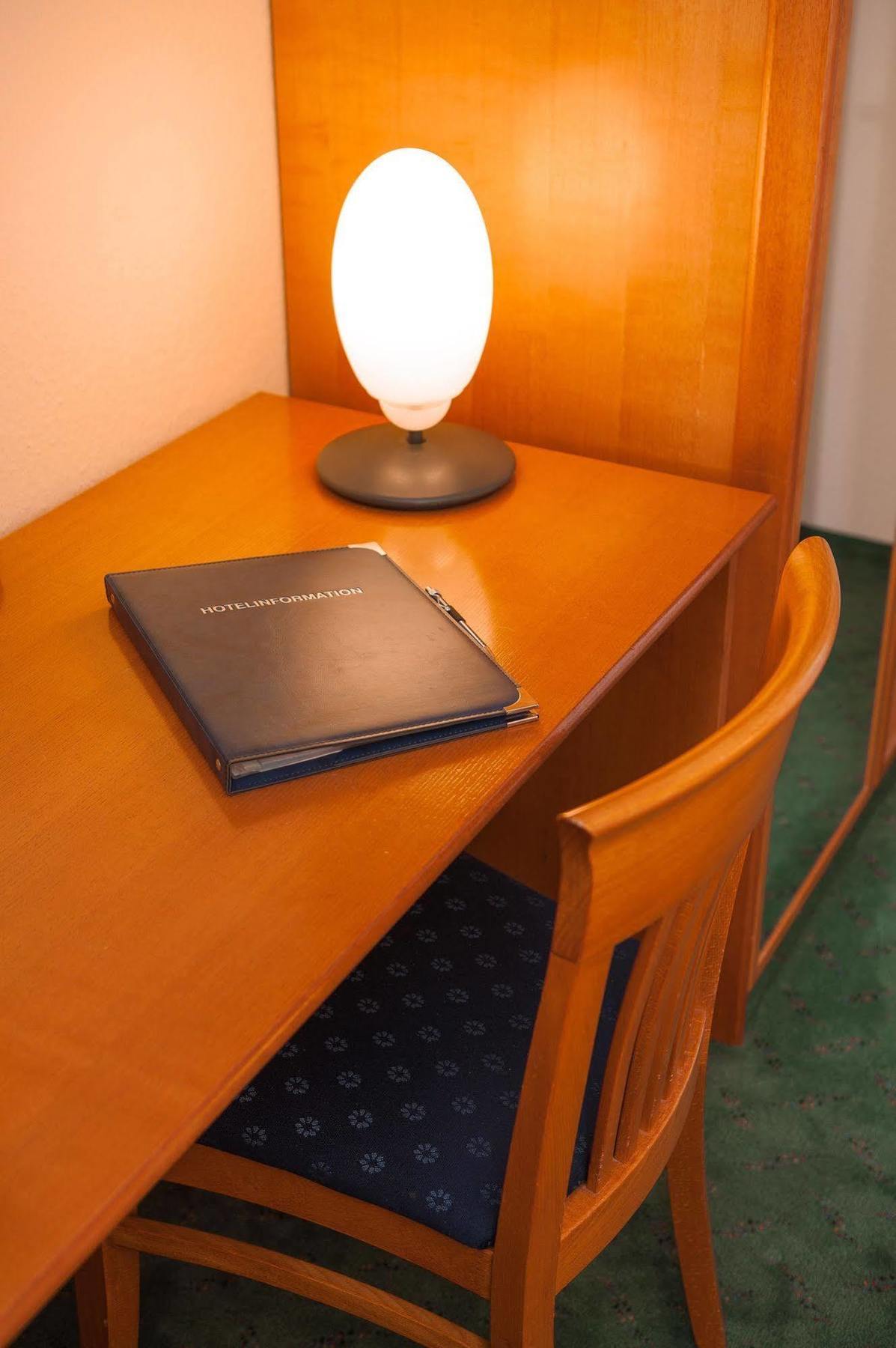 Hotel Zum Deutschen Eck Мербуш Экстерьер фото