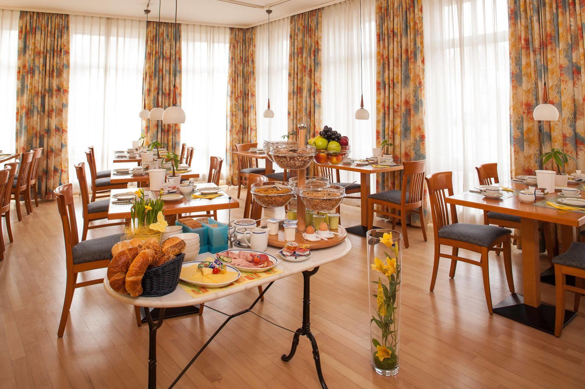 Hotel Zum Deutschen Eck Мербуш Экстерьер фото