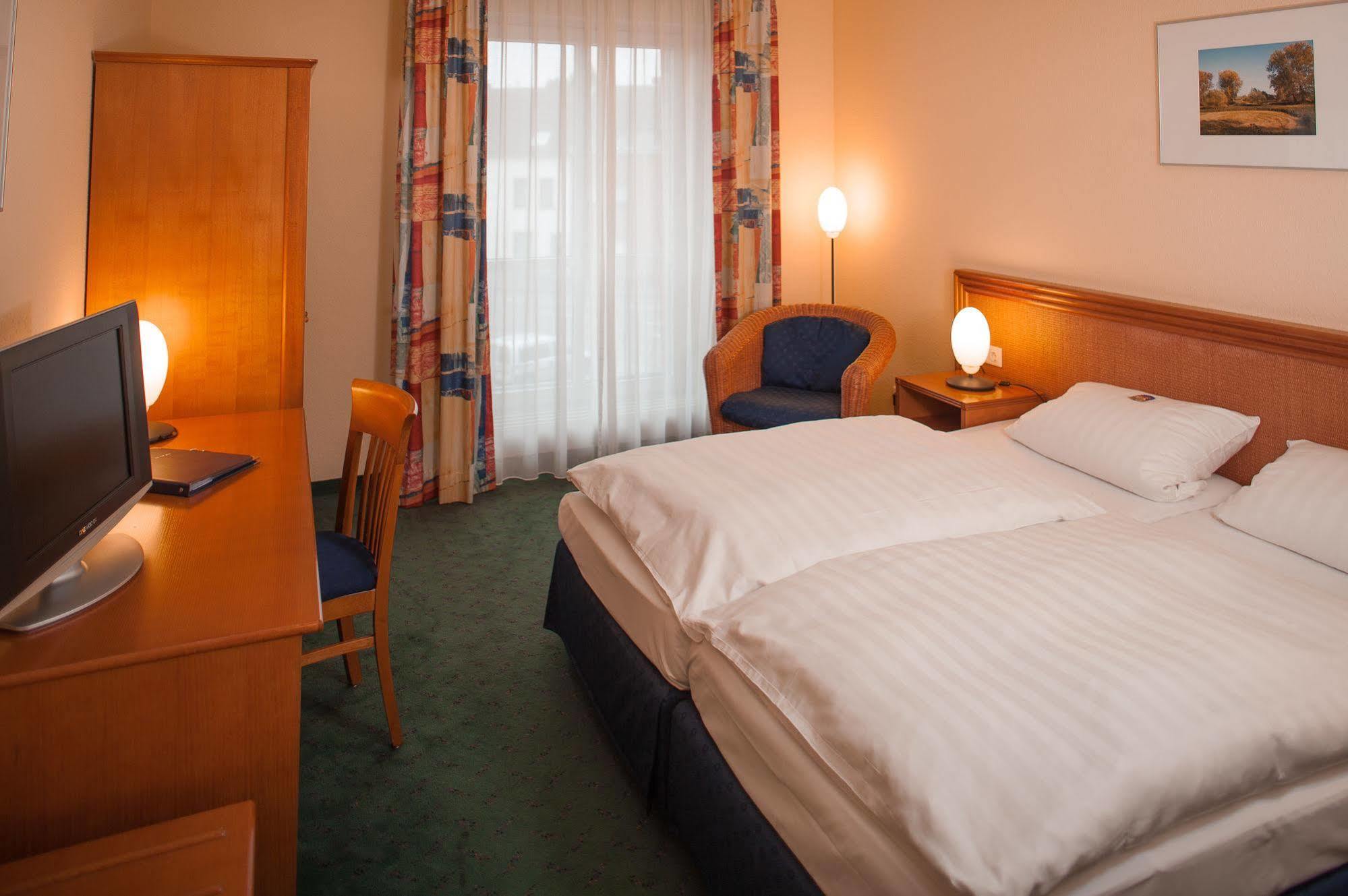 Hotel Zum Deutschen Eck Мербуш Экстерьер фото