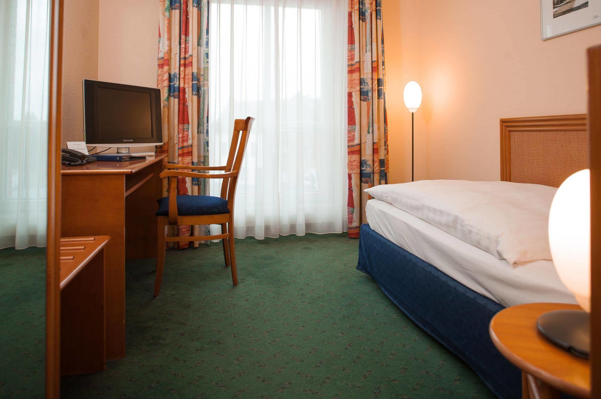 Hotel Zum Deutschen Eck Мербуш Экстерьер фото