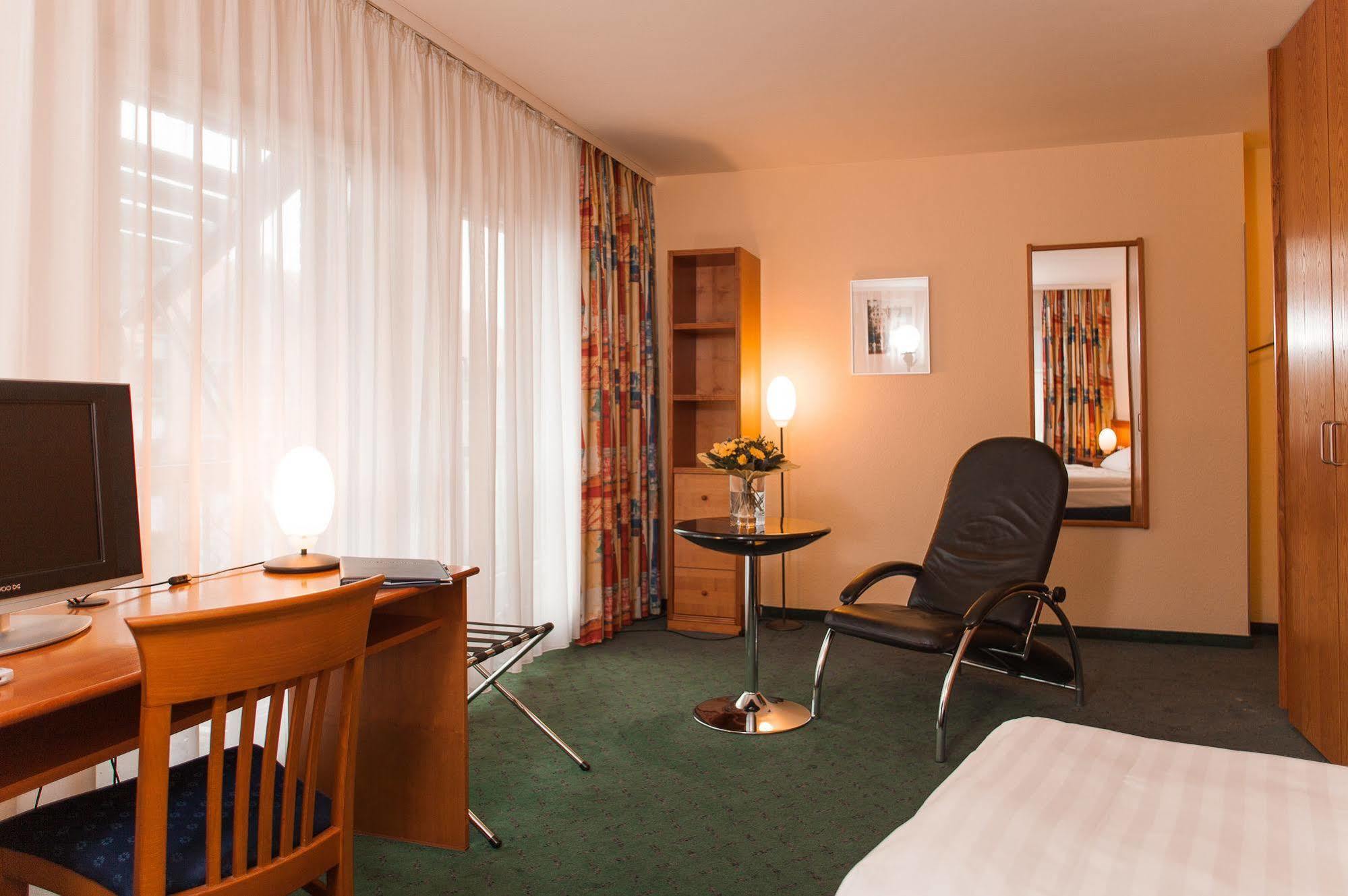 Hotel Zum Deutschen Eck Мербуш Экстерьер фото